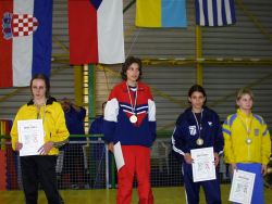 Juniorky matsogi do 48 kg : 1. Nmcov Vra, 2. Komsic Ivana (Chorvatsko), 3. Tsapara Stavroula (ecko) a Lyubenko Veronika (Ukrajina)