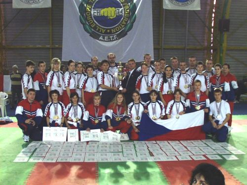 spn esk reprezentace na ME v Taekwon-Do ITF 1999 v Riccione, Itlie (44,6 KB) 